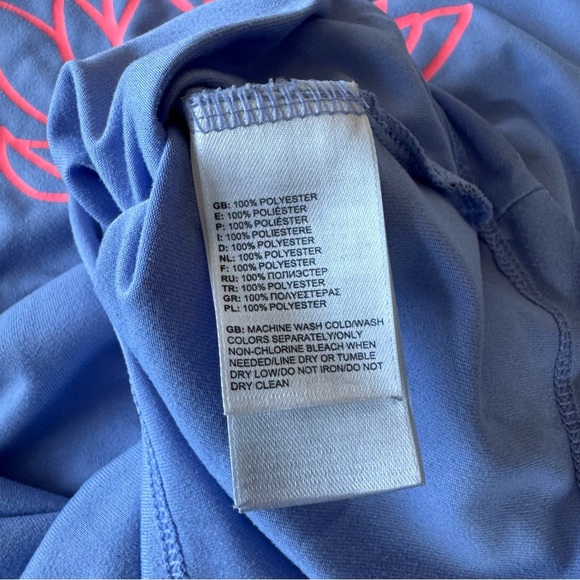 The North Face Water Lilly Graphic Soft V-Neck Tee Shirt - Picture 4 of 8